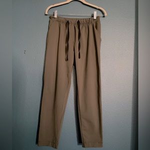 EUC GREEN LULULEMON JET CROP SLIM -- Size 4